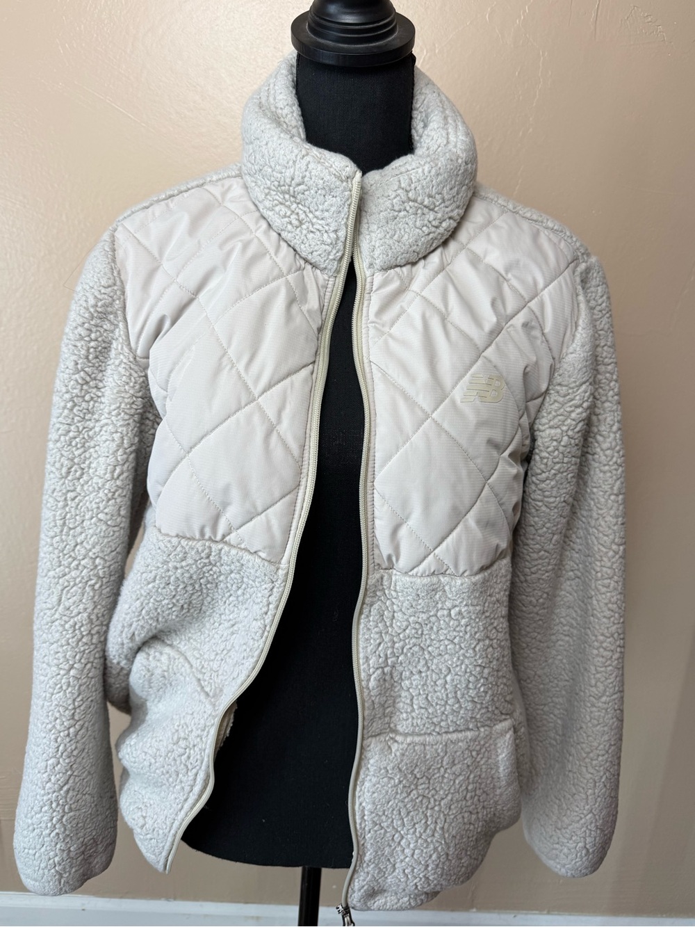 New Balance Cream Ivory Teddy Sherpa Fleece Diamond Quilted Full Zip Jacket M